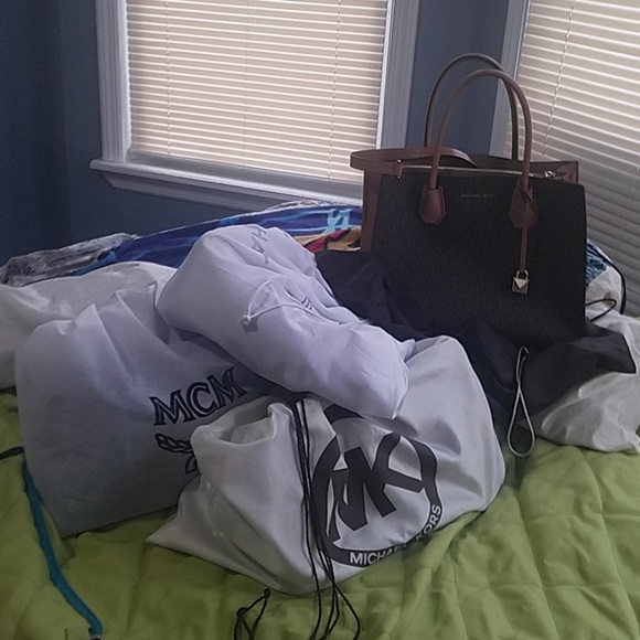 ALL AUTHENTIC I LOVE BAGS , ALL HAVE DUST BAGS - Picture 3 of 5